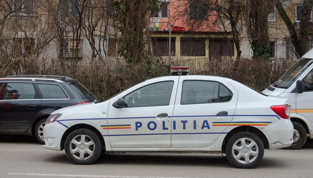 Tânăr fără permis, prins de polițiști după o urmărire printr-o localitate din Dolj