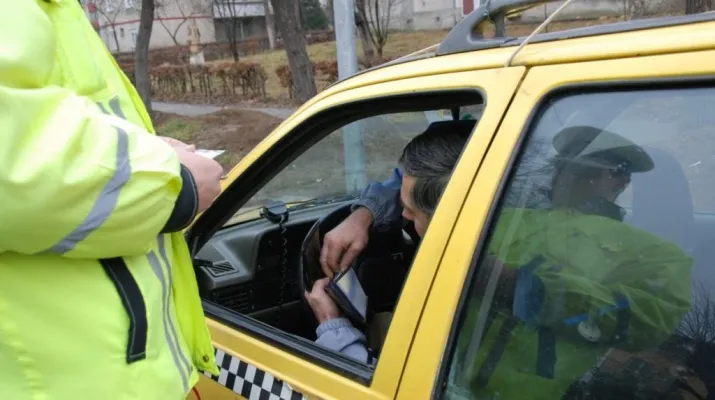 Taximetriștii din Craiova, în vizorul polițiștilor de la Rutieră