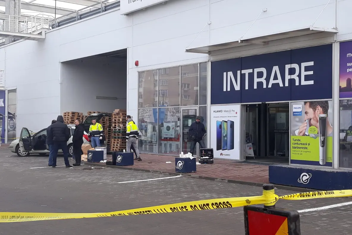 Cum au fost prinși hoții de la magazinul de electrocasnice din mall