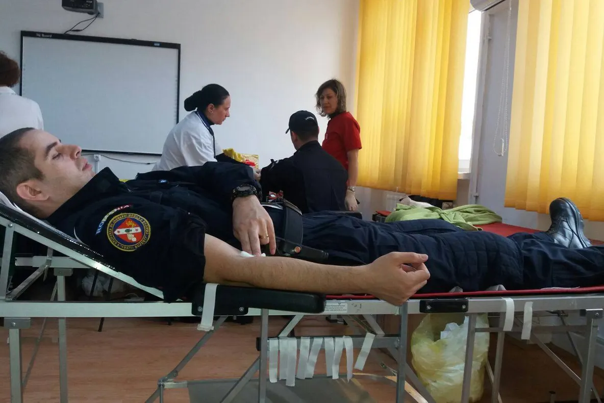 Jandarmii din Craiova răspund nevoii de sânge. O echipă a Centrului de Transfuzie ajunge în instituție, joi