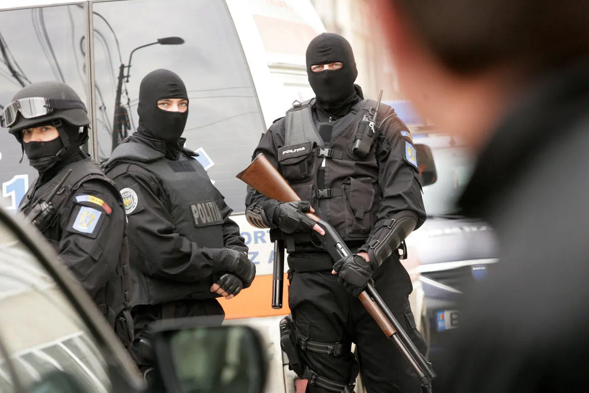 Percheziţii făcute de poliţişti francezi şi români în judeţul Dolj, într-un dosar de trafic de persoane