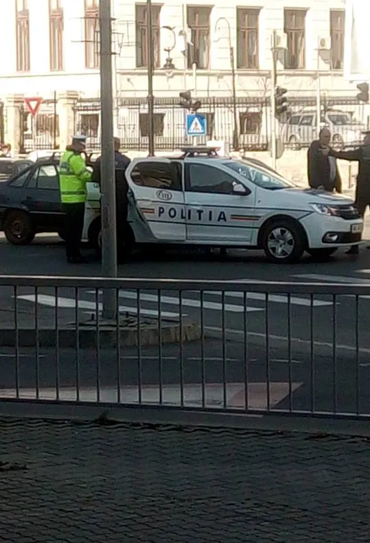 Mașină de poliție, implicată în accident în centrul Craiovei