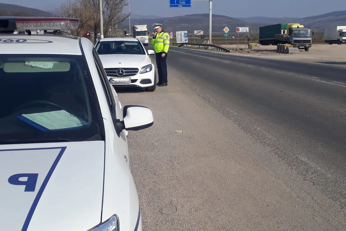 Dezastrul ecologic din pădurea din Bariera Vâlcii, scos la iveală cu ocazia Zilei Pământului. 30 de doljeni au făcut curățenie