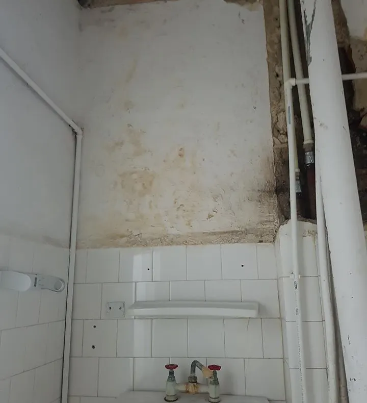 FOTO. Imagini de groază din clădirea unde a fost mutată Clinica de Hematologie Craiova