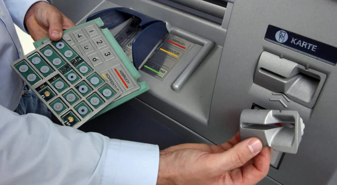 Sute de bancomate din Dolj, verificate de polițiști. Nici agenții de intervenție nu au scăpat de control