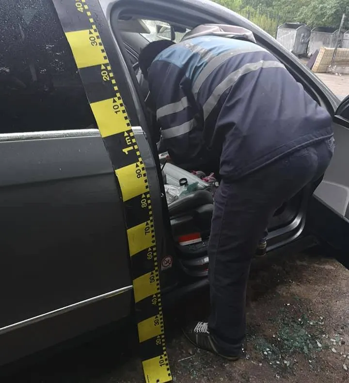 Șase mașini sparte, noaptea trecută, în Craiova. Făptașii sunt căutați de poliție