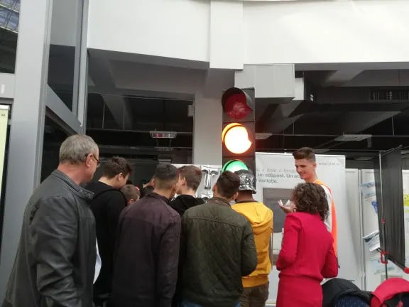 Reprezentanții liceelor tehnologice trag un semnal de alarmă: Elevii doljeni fug de meserii, iar cei care se califică într-un anumit domeniu pleacă în străinătate