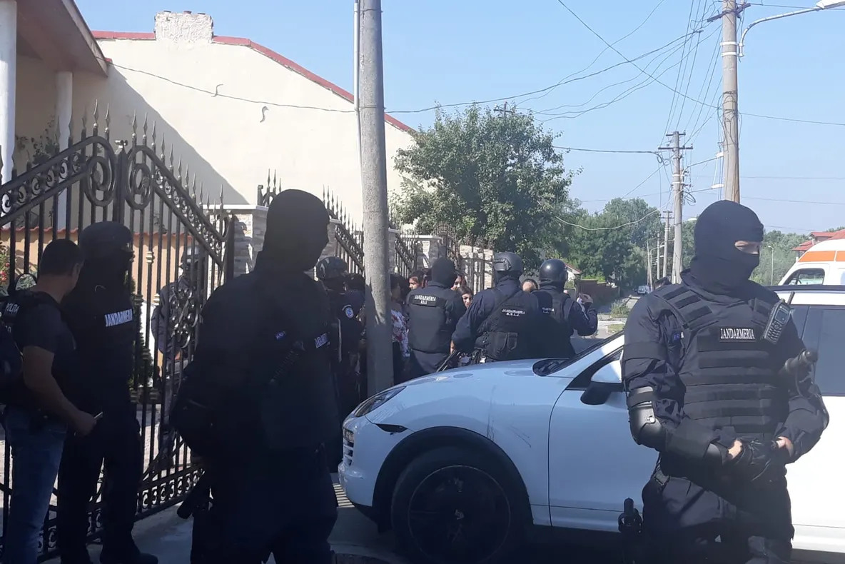 Percheziţii DIICOT şi FBI, la o grupare care acţiona şi în Mexic şi SUA - VIDEO