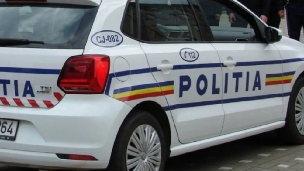 A pierdut controlul mașinii și a lovit un stâlp de iluminat. Doljeanul era băut și nu avea permis