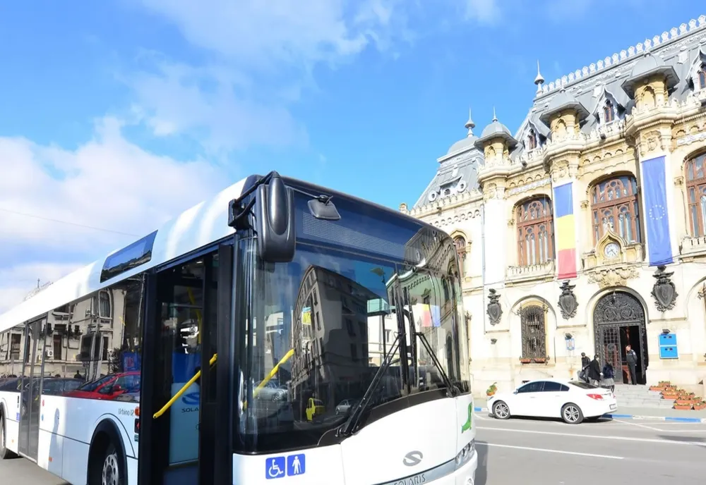 VIDEO. Tânără bătută și scuipată de controlorii RAT Craiova. Poliția face cercetări