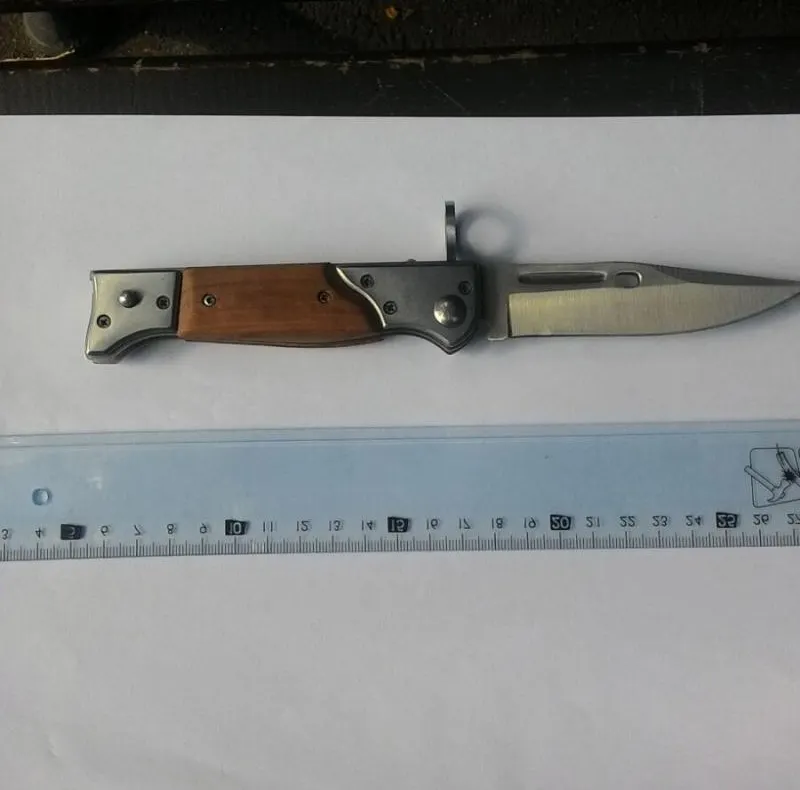 Dosar penal pentru un tânăr prins cu un briceag într-o sală de pariuri din Craiova