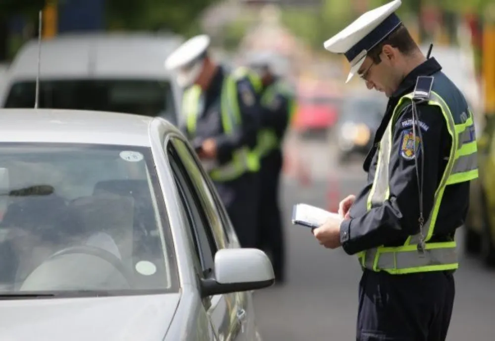 Sute de amenzi pentru nereguli în trafic, în județul Dolj 