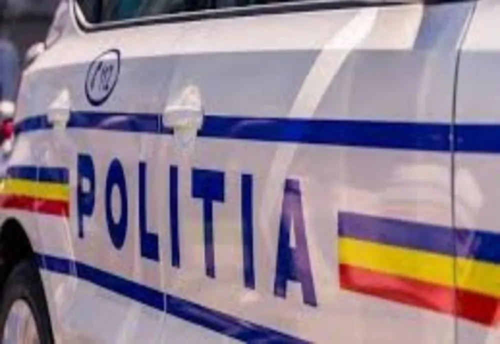 Impact între două mașini și un autobuz, în Craiova. Șoferul care a provocat accidentul era băut