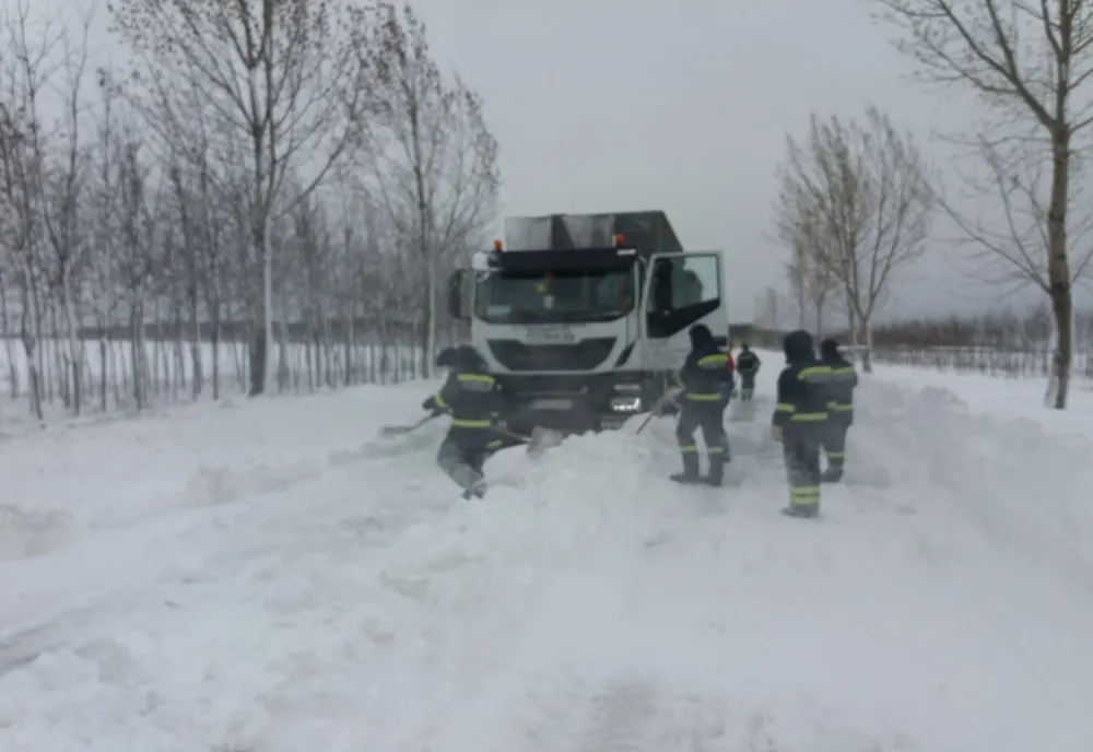 Drumuri județene din Dolj greu de deszăpezit din cauza viscolului 