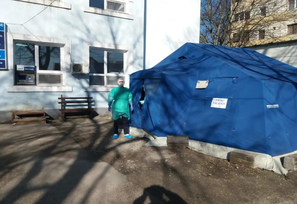 ISU Dolj a montat corturi pentru triajul epidemiologic lângă toate spitalele din județ și unul la Frontiera Calafat