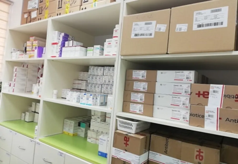 Opinie. Când nu doar Coronavirusul ucide, ce pot face bolnavii care nu mai găsesc medicamente în farmacii? Gargară cu apă caldă?!
