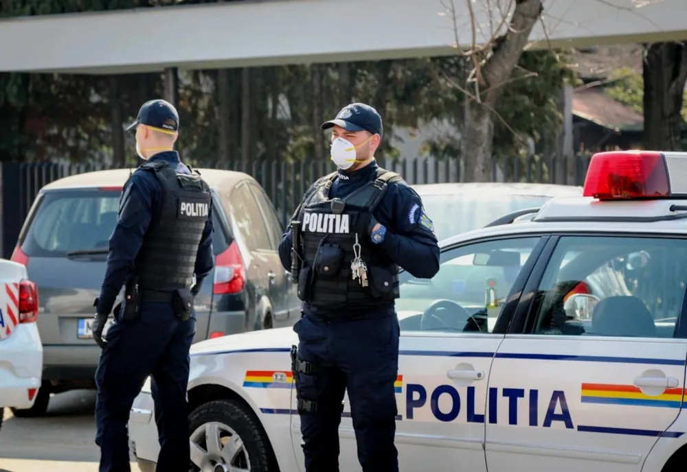 Craiova: Protest într-un centru de carantină. Mai multe persoane s-au urcat pe clădire cerând să fie lăsate să plece acasă 