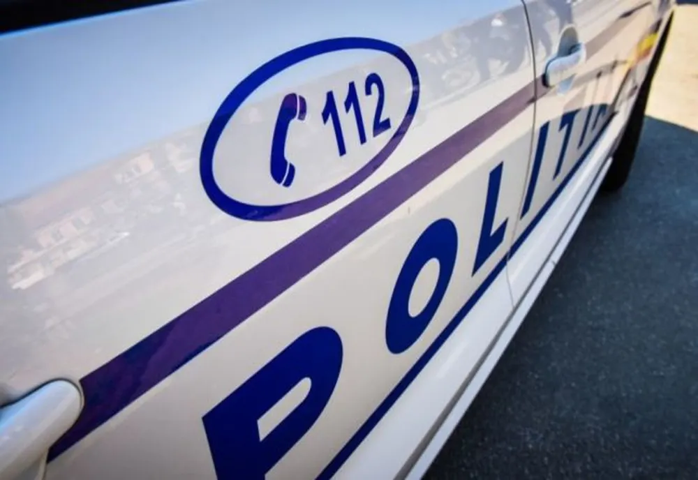 Dolj: Percheziții la persoane bănuite de furturi din locuințe. Polițiștii au ridicat artificii și material lemnos