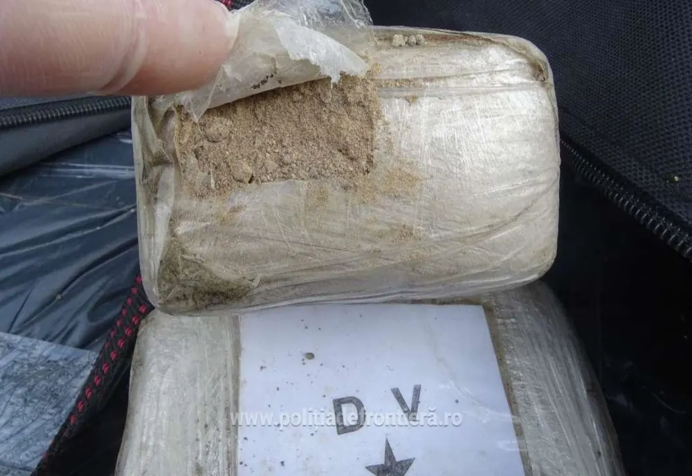 Heroină în valoare de 1,5 milioane de euro, găsită într-un camion, la Frontiera Calafat 