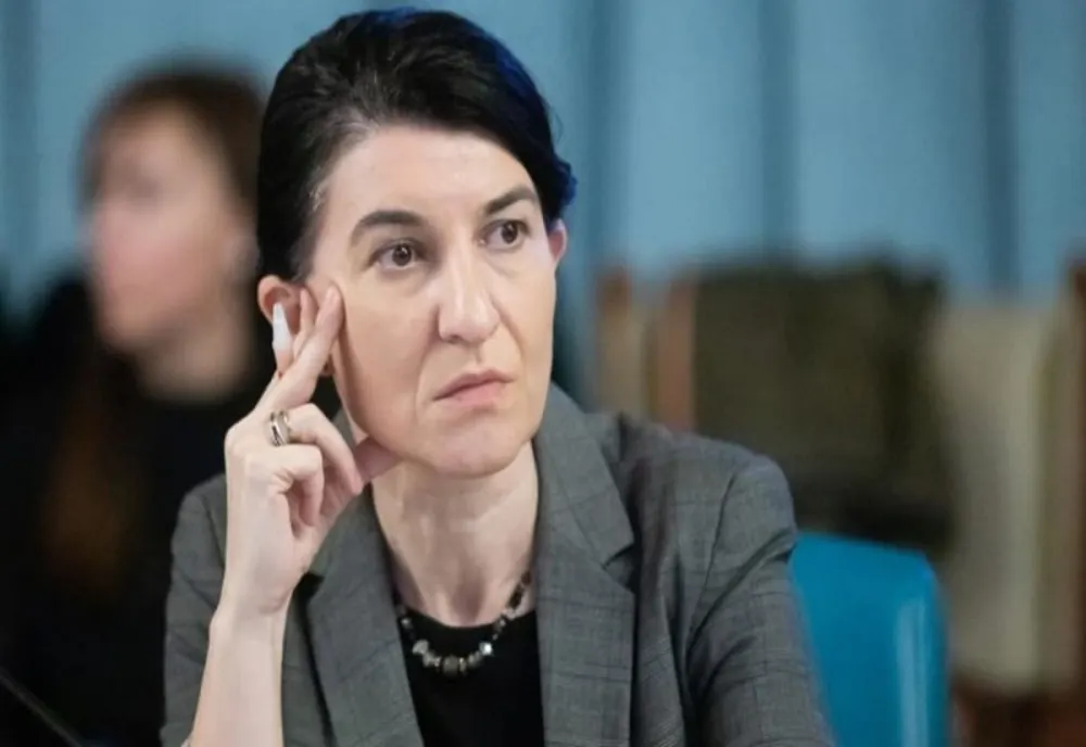 Ministrul Muncii despre anumiți bugetari: „Salariile sunt foarte bune la stat. Unii stau pe Facebook în loc să muncească”