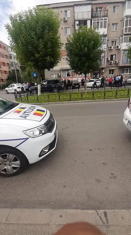 9 bărbaţi au fost reţinuţi după răfuiala din Craiova, de ieri. Alte patru persoane sunt căutate