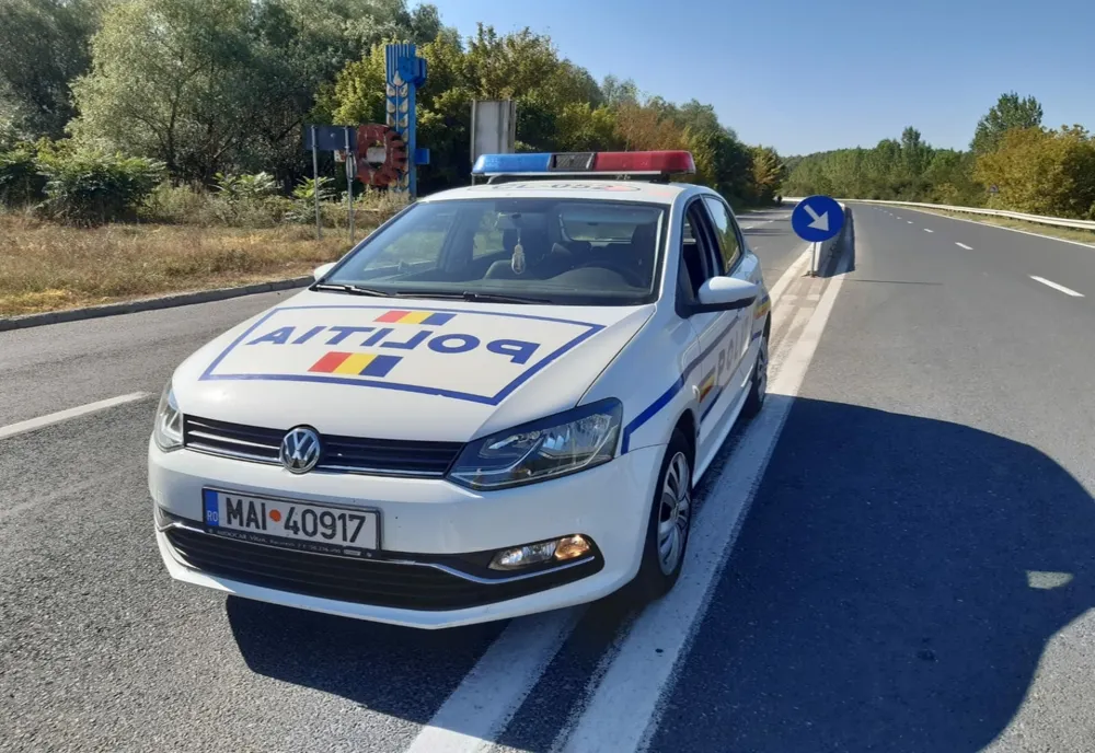 Prins după ce a spart dintr-o maşină parcată în faţa unei pensiuni