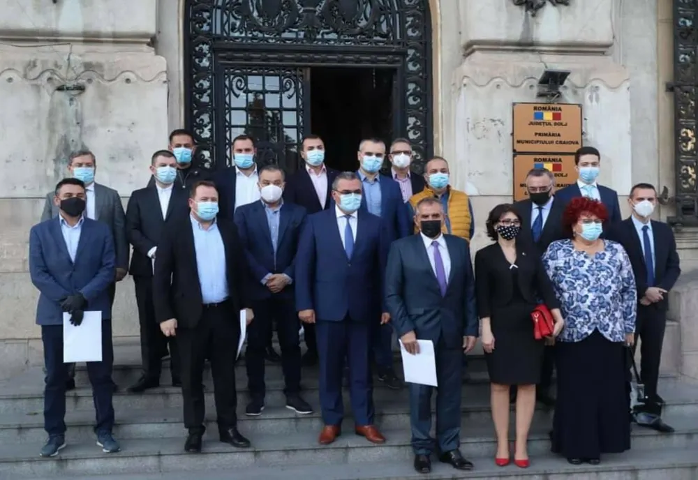 Şicanele continuă în CL Craiova. Consilierii PNL-USRPLUS şi-au făcut propria şedinţă, fără PSD-PER, dar şi fără secretarul municipiului