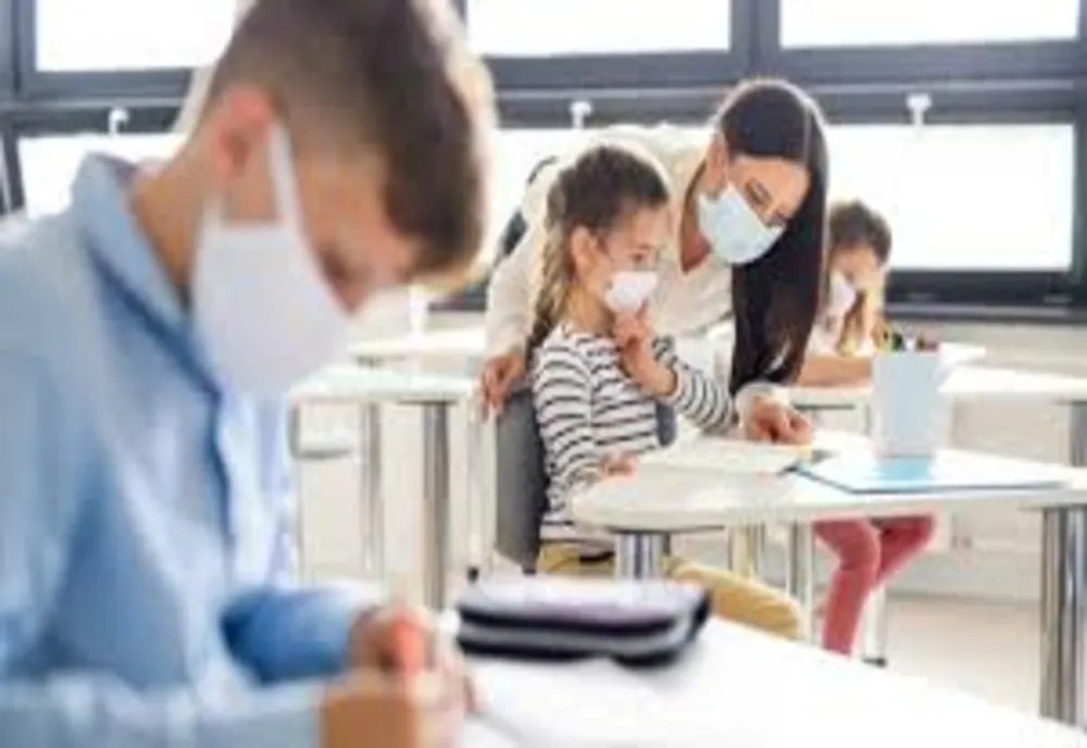 Burse de merit şi ajutor social, acordate elevilor din Dolj