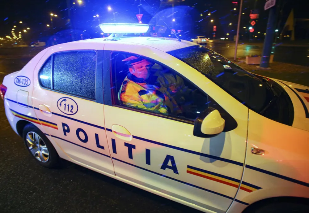 57 de persoane amendate pentru participarea la o petrecere privată, la un restaurant din Craiova