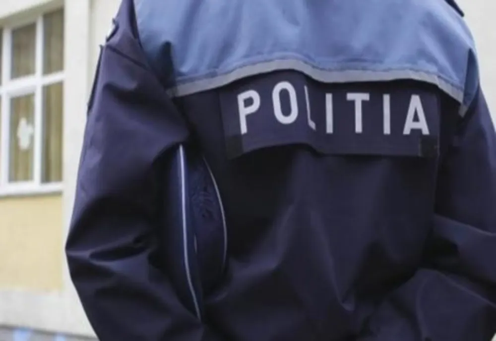 Documentele unei primării din Dolj, găsite pe malul râului Jiu