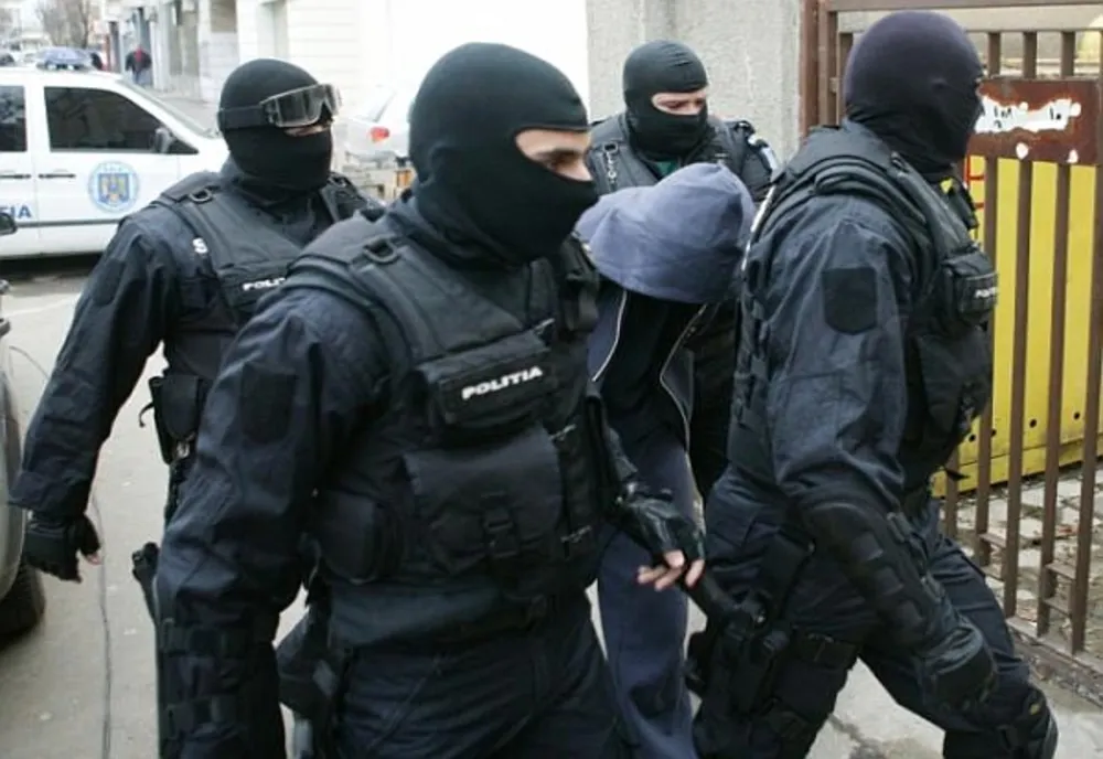 VIDEO. Percheziţii în Dolj. Sute de kilograme de petarde, confiscate