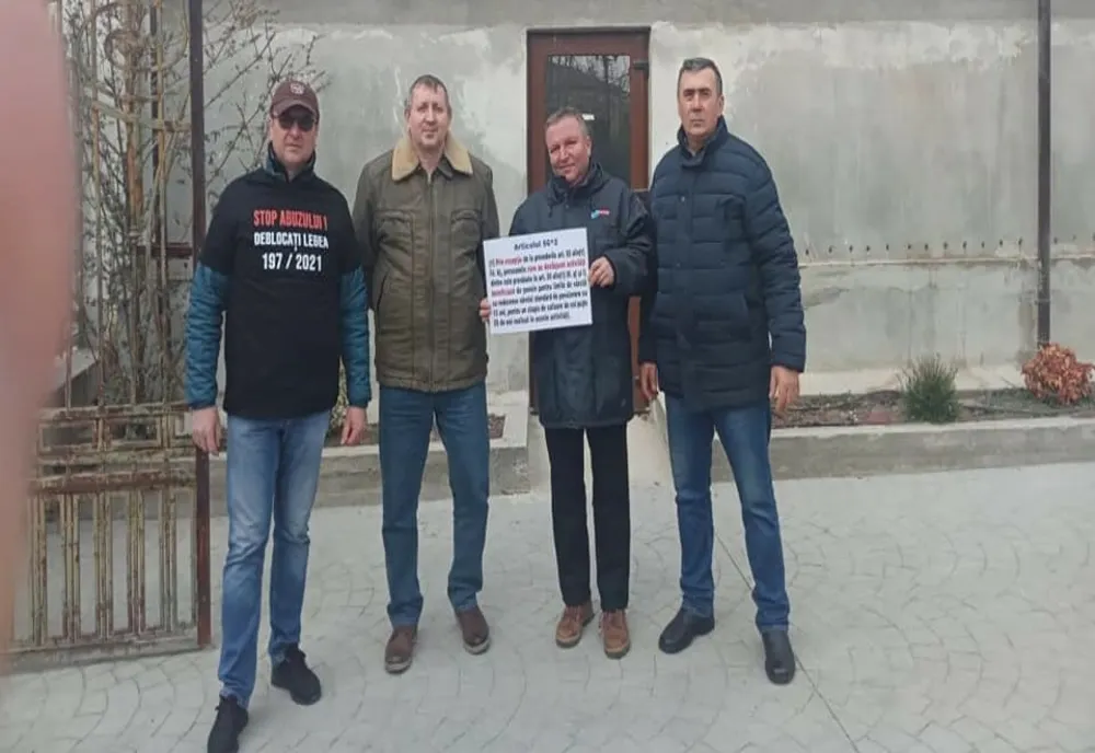 Un nou protest în faţa Prefecturii Dolj. Au ieşit în stradă angajați ai Termocentralei Ișalnița și ai CET II Craiova 