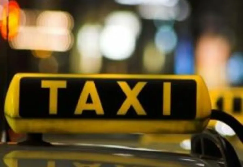 Un tânăr din Craiova, care a spart mai multe taxiuri, reţinut