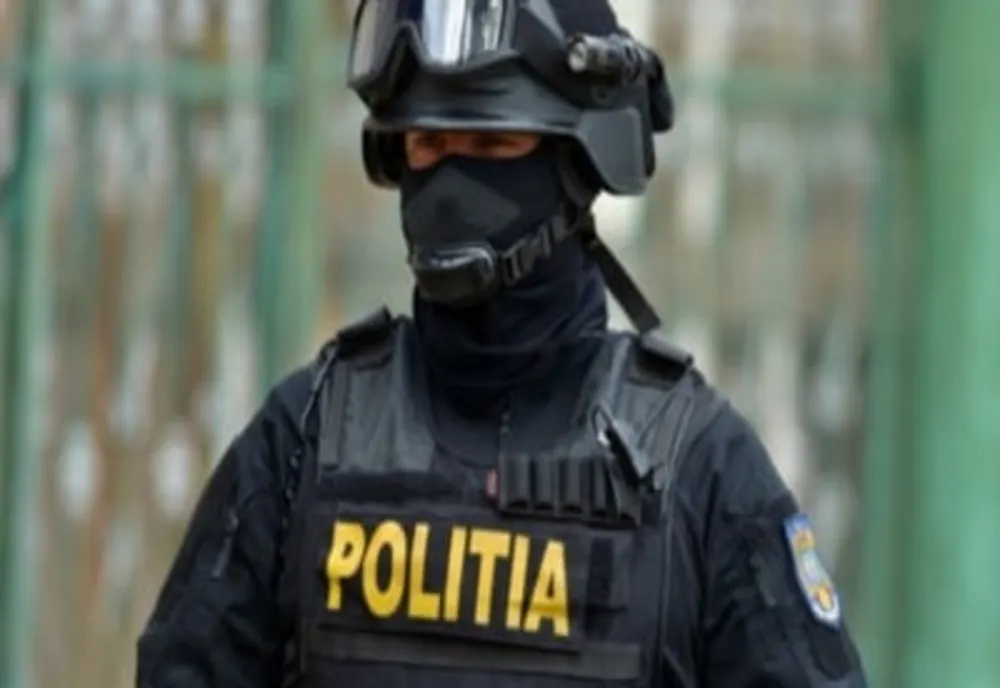 Craiova: Scoase la produs de "loverboy". DIICOT a făcut perchiziţii