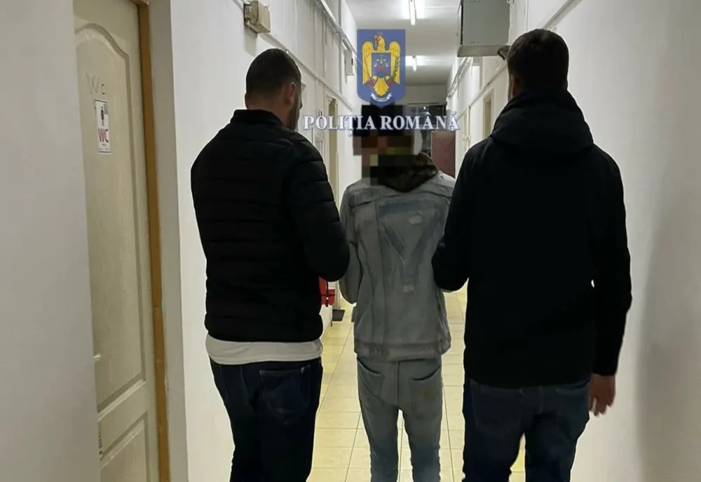 Un tânăr din Craiova, reţinut după ce a furat din rucsacul unei femei, purtat pe umăr, un portofel care conţinea 800 de lei şi documente