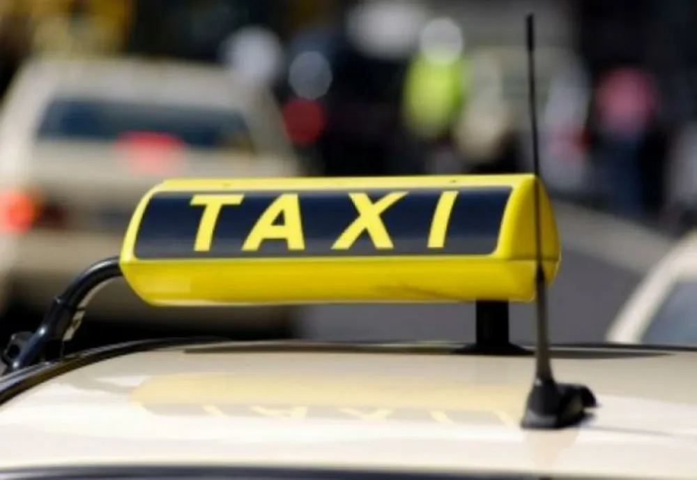 Taximetriștii s-au alăturat protestului transportatorilor, la Craiova! Zeci de șoferi au plecat în coloană pe străzi
