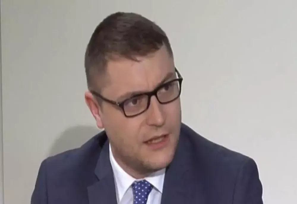SOCIOLOGUL VLADIMIR IONAȘ, ANALIZĂ-BISTURIU LA “RAPORT DE ZI”. CINE INTRĂ ÎN TURUL 2 CU CIUCĂ, CE SE SCHIMBĂ PENTRU PARTIDE DUPĂ TURUL 1 AL PREZIDENȚIALELOR. 