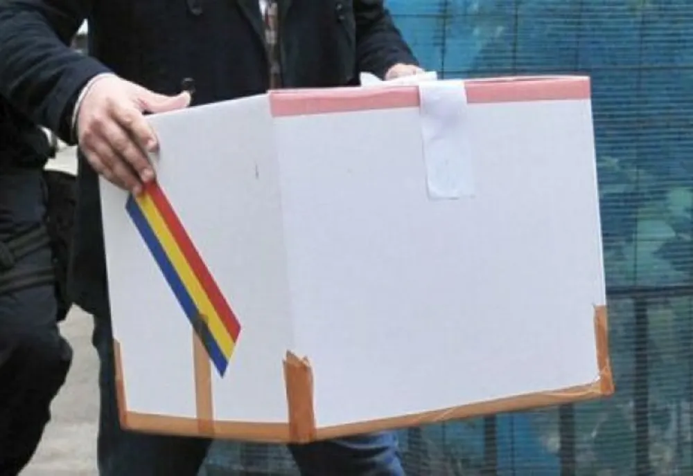 MEMBRII UNEI COMISII DE VOTARE CU URNA MOBILĂ DIN DOLJ AU ÎNMÂNAT CÂTE DOUĂ BULETINE DE VOT DE ACELAȘI FEL CĂTRE 10 PERSOANE