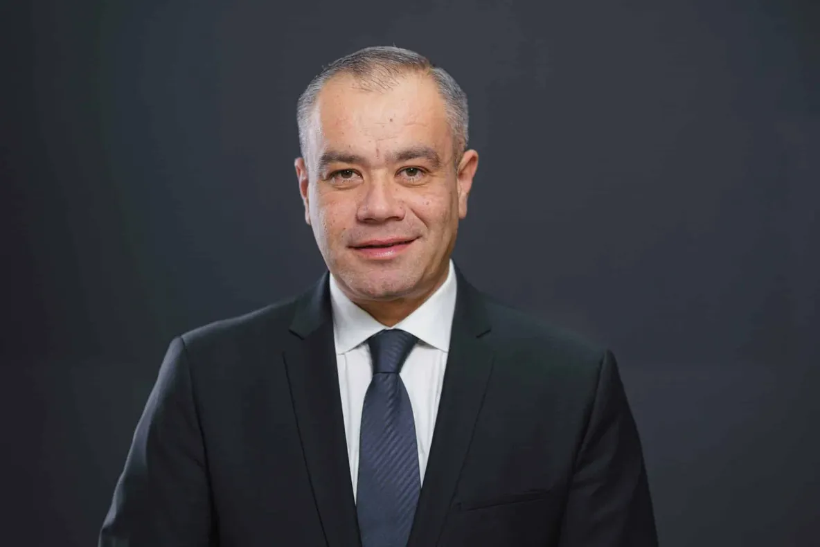 MARIAN VASILE (AUR), ATAC LA MINISTRUL USR AL ECONOMIEI: „UN ALT PION AL SISTEMULUI SINECURIST, PE CARE PRETINDE CĂ ÎL COMBATE“