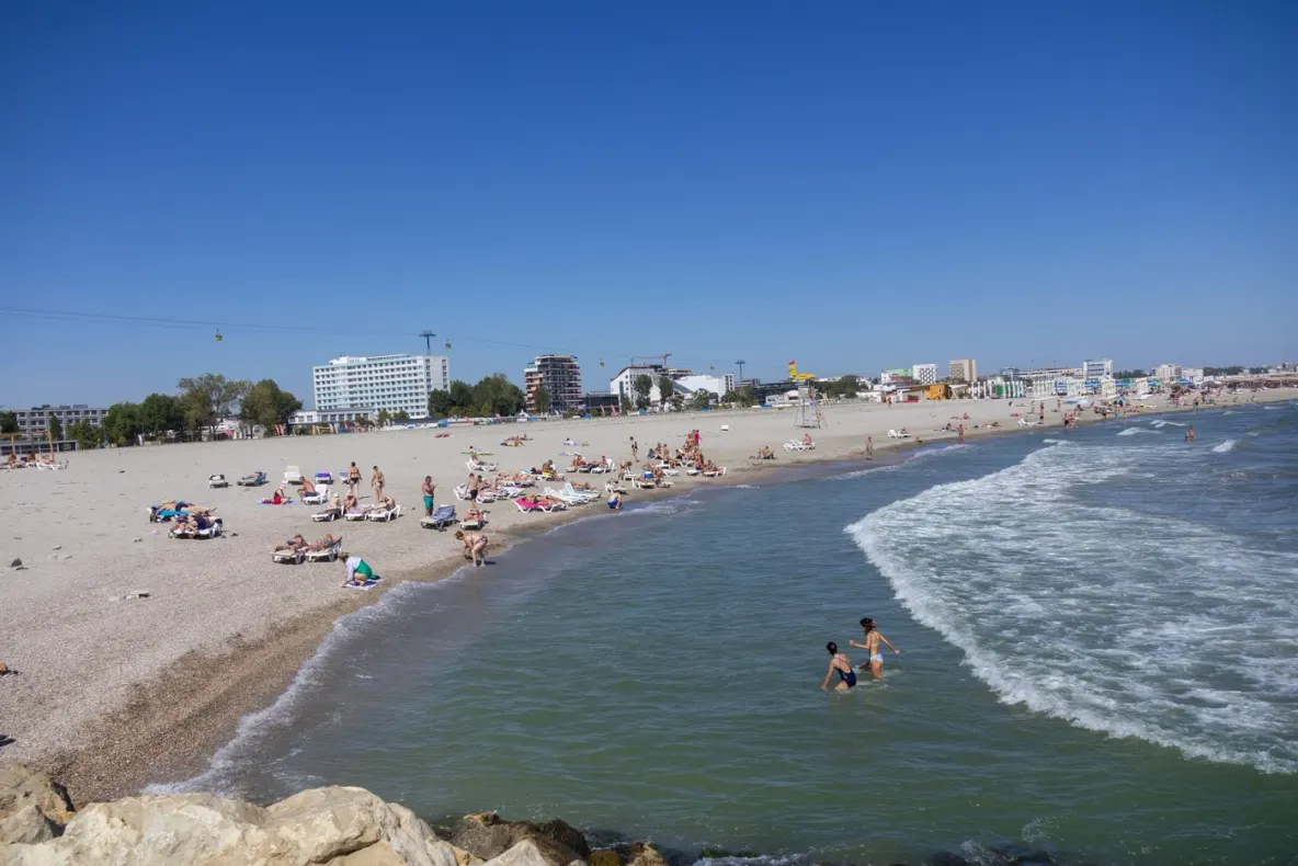 Atenție turiști: pericol pe plaje! Bacteria care poate provoca infecții grave se răspândește odată cu încălzirea apelor