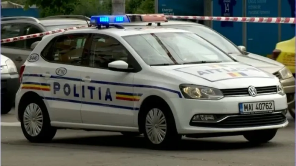 Șapte persoane, reținute în dosarul fraudei de la Casa de Pensii. Procurorii au descoperit bani, ștampile și zeci de carnete de muncă