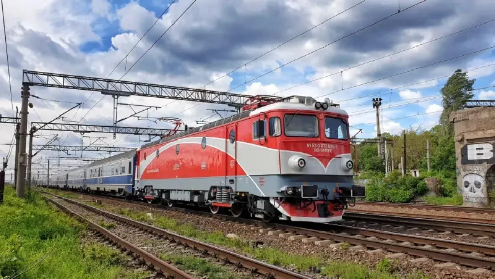 Trenul Budapesta–București Nord, oprit între Caracal și Fărcășele după defectarea locomotivei de remorcare
