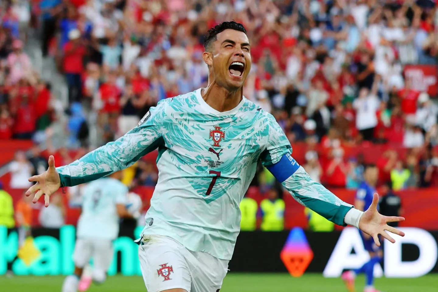 Cristiano Ronaldo, mesaj emoționant pentru Lionel Messi după moartea tatălui său: „Rămâi puternic”