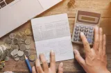 Băncile au închis robinetul creditelor. Deși stau pe un munte de lichiditate, dau tot mai puține împrumuturi – record negativ în Europa