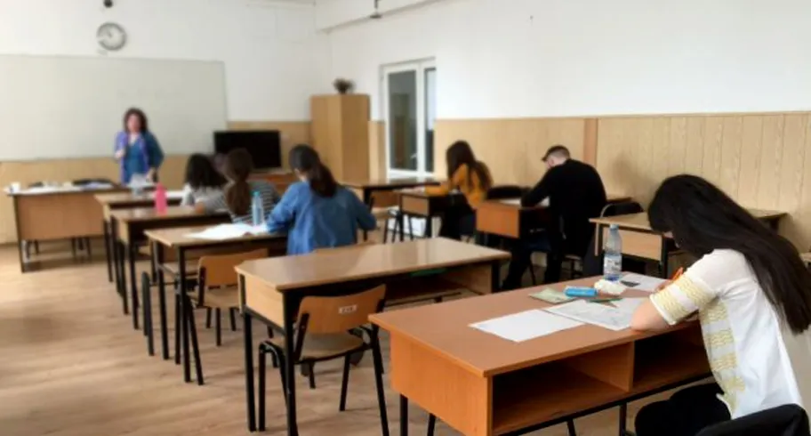 Elevi-in-Clasa-Examen