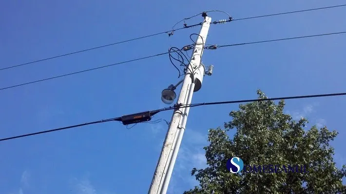 cablu-telefonic-stalp