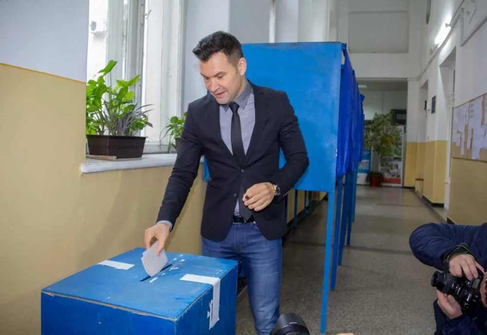 Ministrul Tineretului și Sportului a votat la Craiova. „Păstrez cel mai bun jucător în teren”