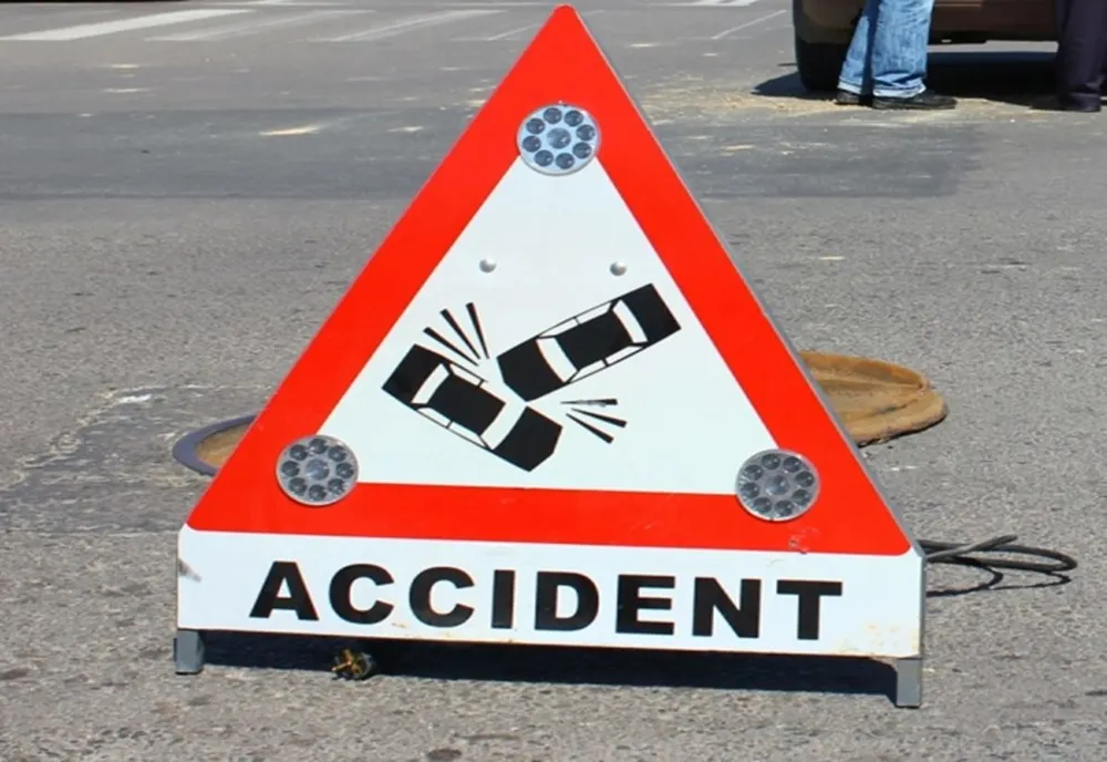 Beat și fără permis, un doljean a lovit un cap de pod cu mașina 