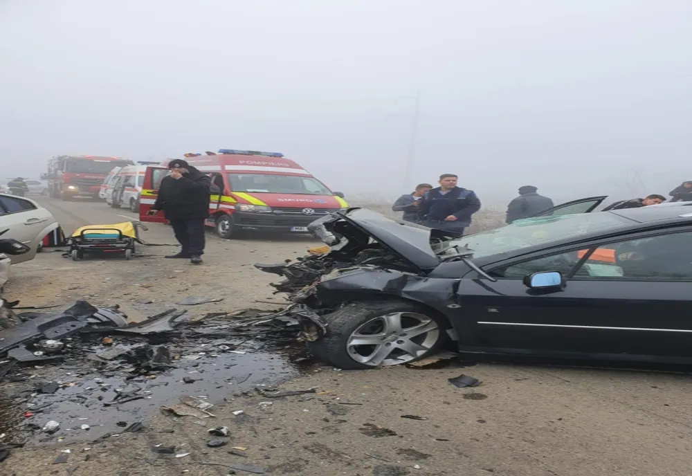 Accident MORTAL pe un drum județean din Dolj. Două persoane decedate, alte șapte la spital 
