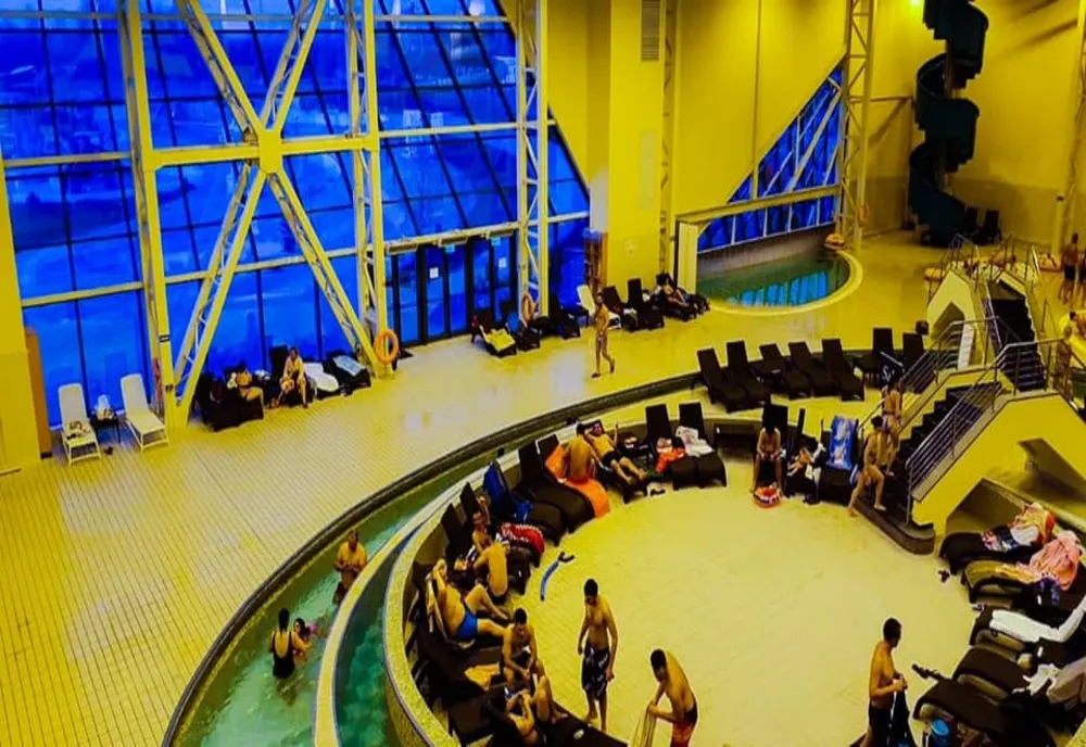 FOTO. Doljenii au făcut mișcare, după mesele copioase, la Water Park Craiova 
